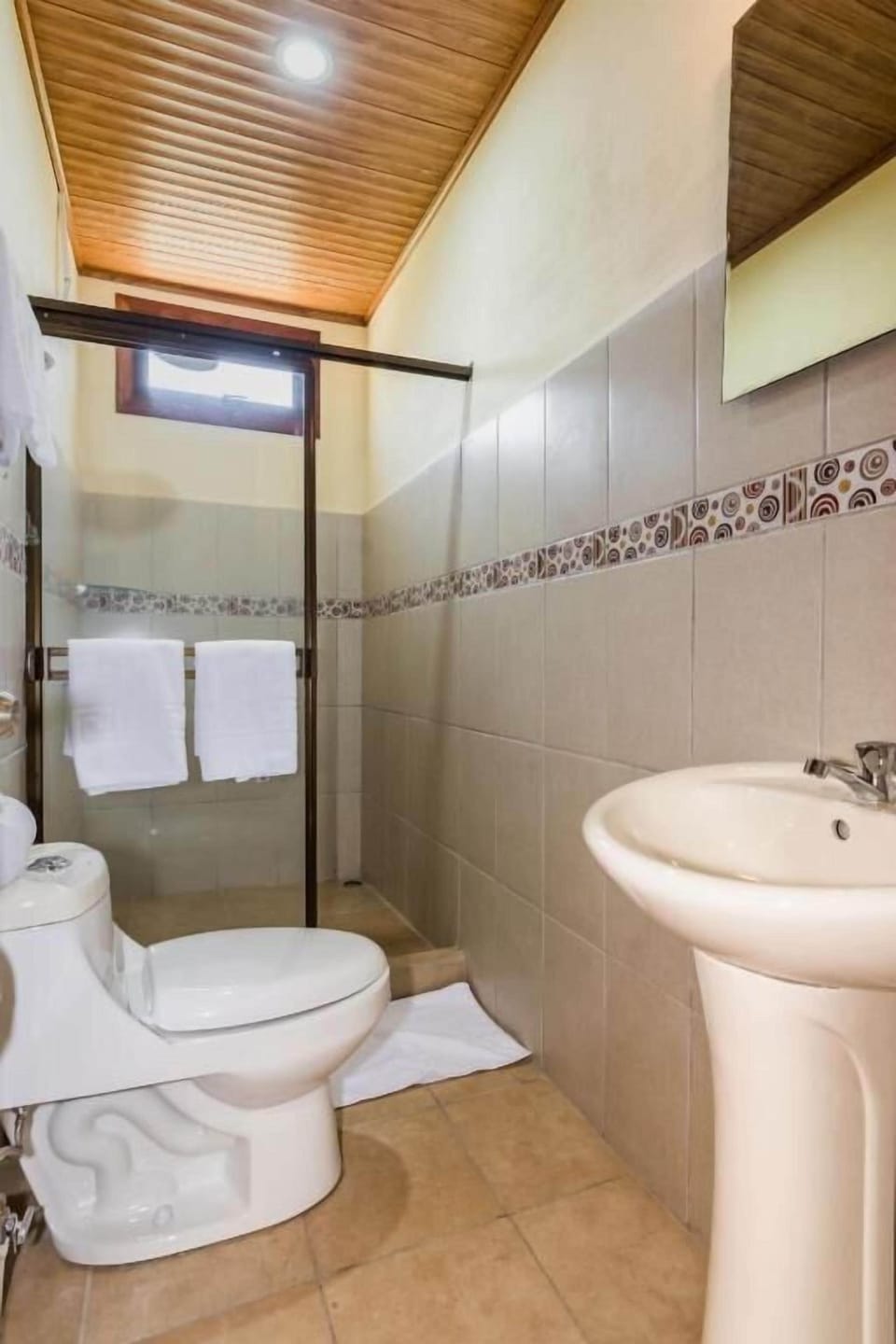Standard Room | Bathroom | Shower, soap, toilet paper