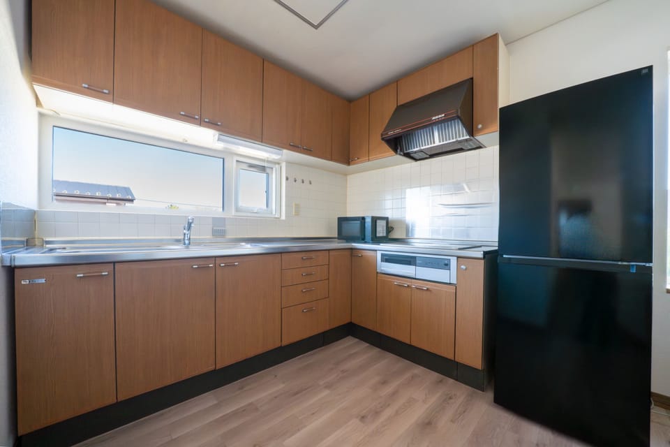 Refrigerator (on request), microwave, electric kettle, toaster