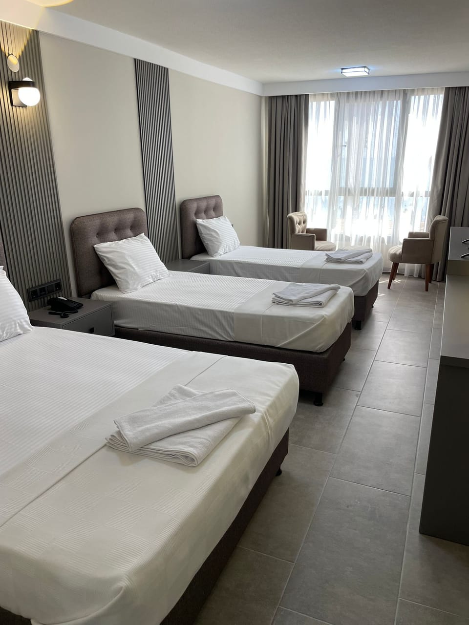 Comfort Triple Room | In-room safe, soundproofing, free WiFi