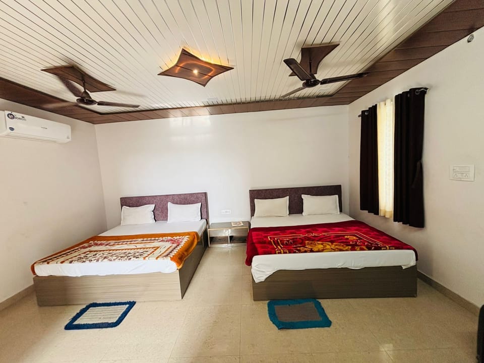 Family Room, Air conditioning | Desk, laptop workspace, WiFi (free), bed sheets