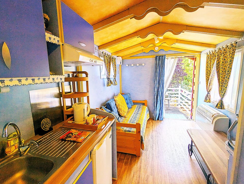 Chalet, Patio, Garden View | Living area