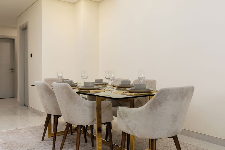 Deluxe Apartment, 3 Bedrooms | In-room dining
