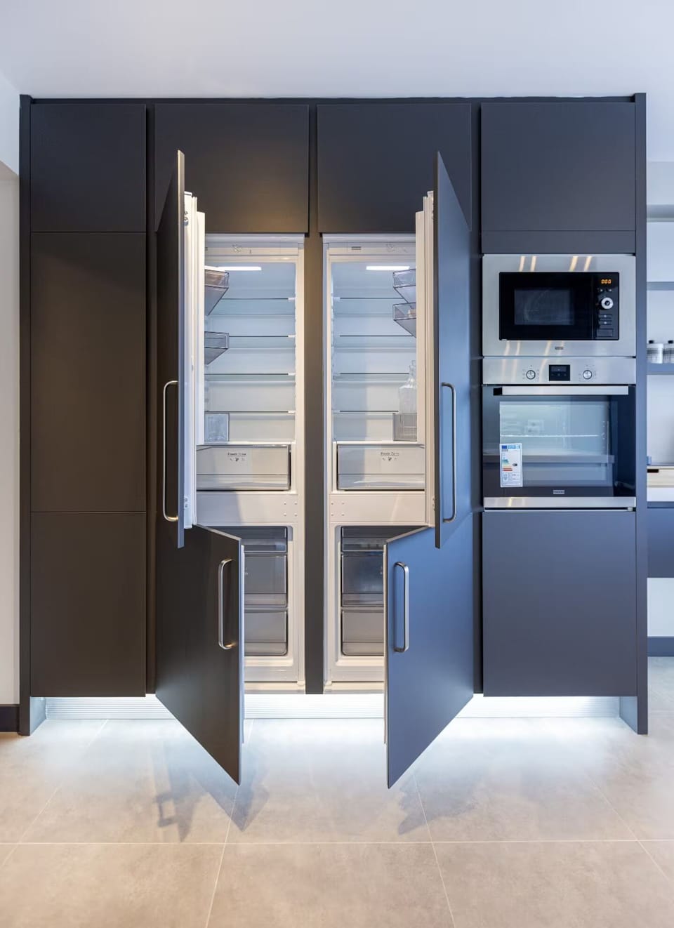 Family Condo, 3 Bedrooms, Kitchen, City View | Private kitchen | Fridge, microwave, oven, stovetop