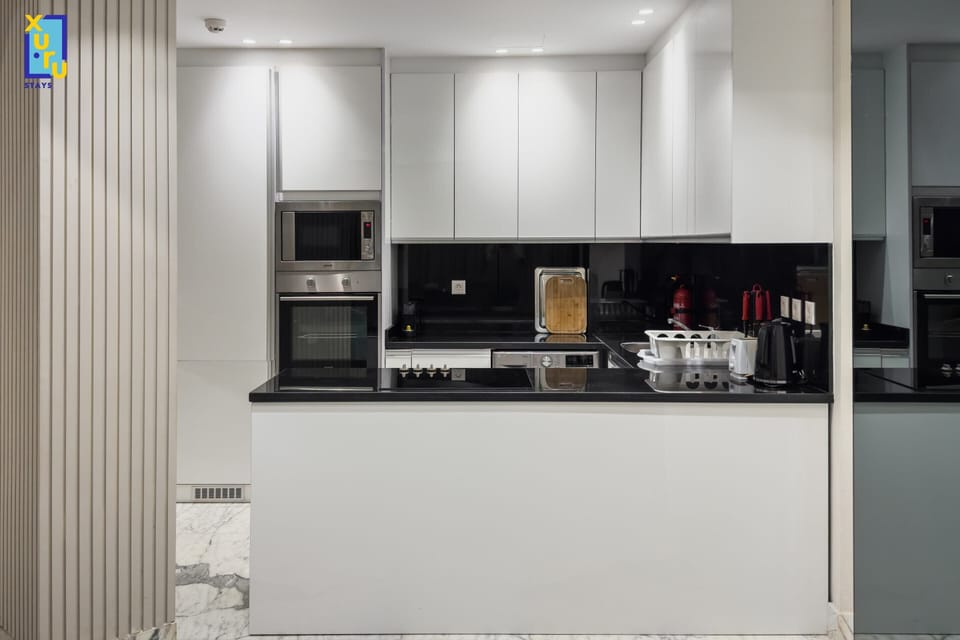 Basic Apartment | Private kitchen | Fridge, microwave, oven, stovetop