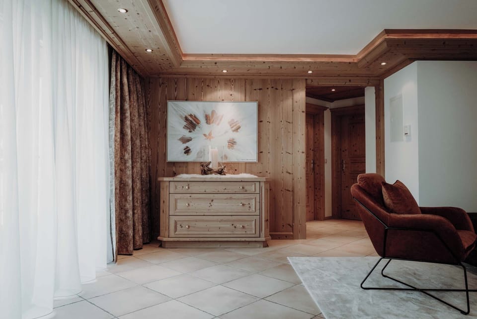 Apartment, 3 Bedrooms | Premium bedding, in-room safe, individually decorated, desk