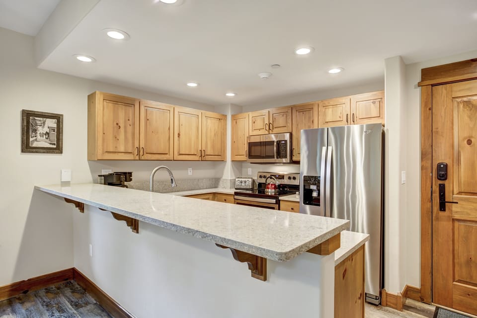 Condo, 2 Bedrooms | Private kitchen | Fridge, oven, coffee/tea maker