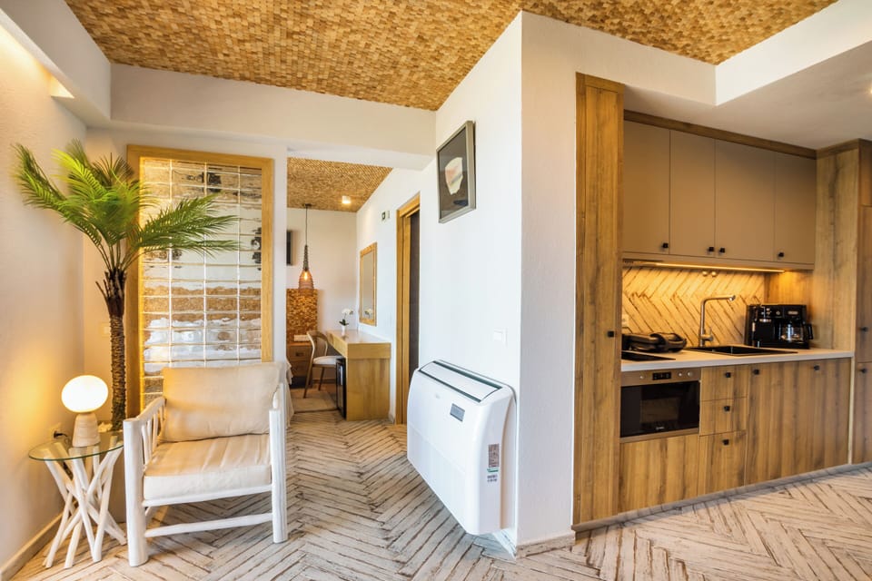 Villa, Sea View | Living area | 32-inch Smart TV with satellite channels, Netflix, streaming services