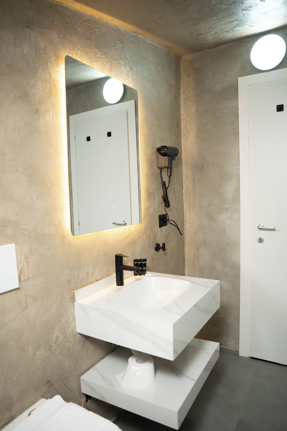 Deluxe Apartment, Balcony | Bathroom