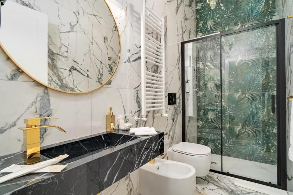 Deluxe Double Room, City View | Bathroom shower