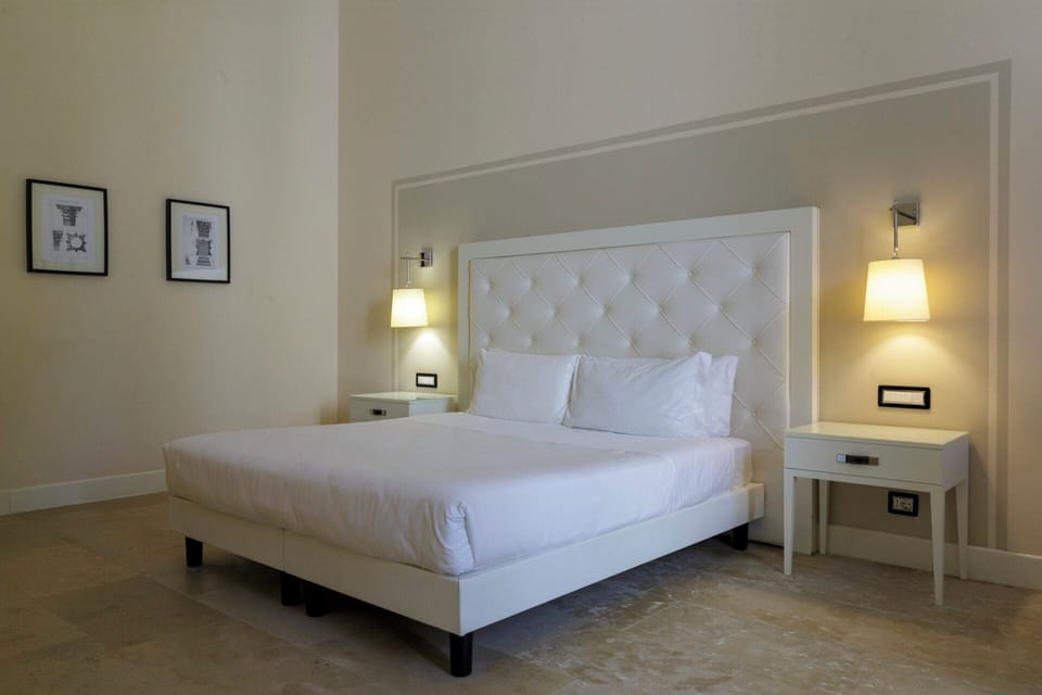 Deluxe Double or Twin Room | Minibar, in-room safe, free cribs/infant beds, free WiFi