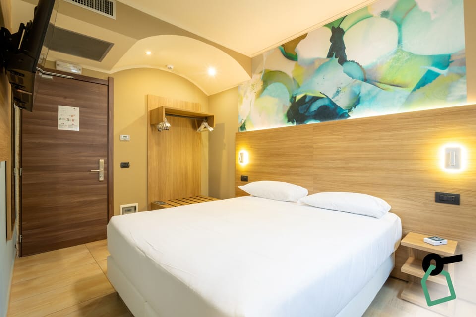 Double or Twin Room | Minibar, in-room safe, cribs (free), WiFi (free)