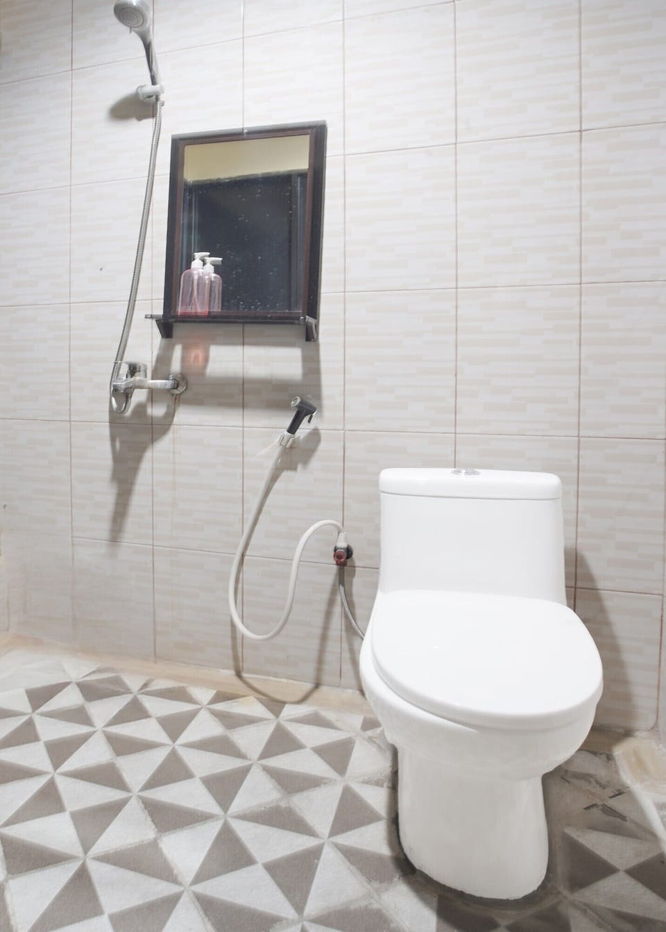 Deluxe Double Room | Bathroom | Shower, towels, soap, shampoo