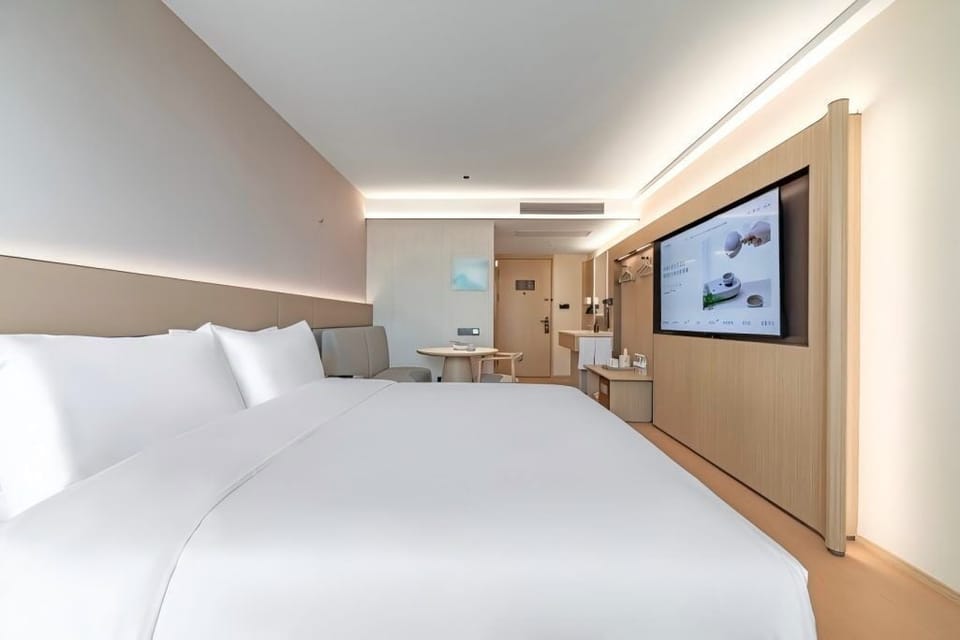 Business Double Room, City View | Desk, laptop workspace, iron/ironing board, free WiFi