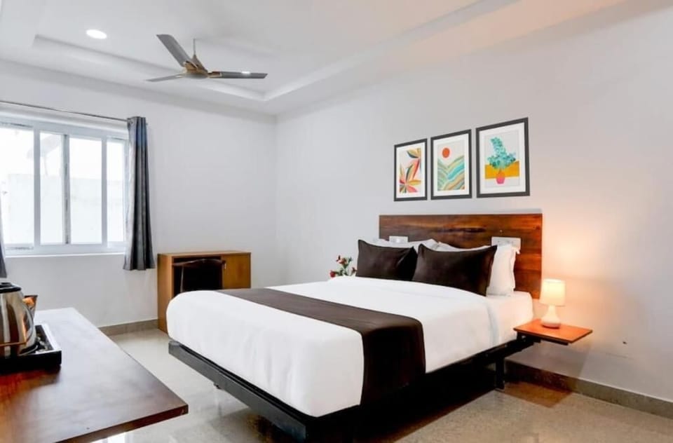 In-room safe, desk, laptop workspace, free WiFi