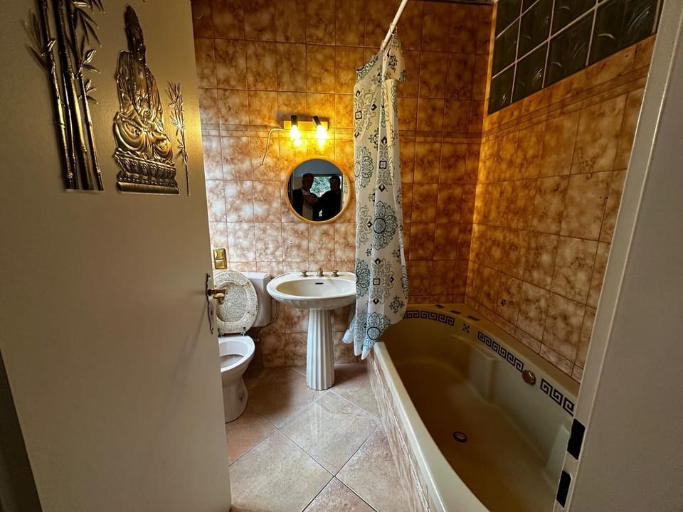 Standard Triple Room, Garden View | Bathroom