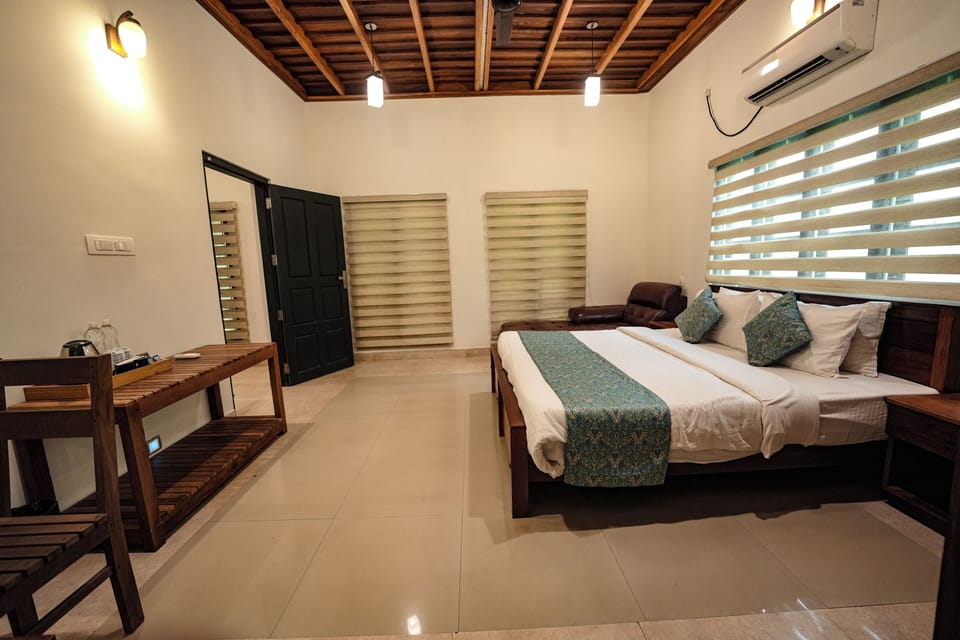 Family Double Room, Balcony, Garden View | Desk, free WiFi