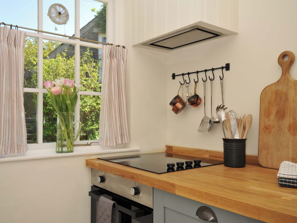 Cottage | Private kitchen | Fridge, microwave, dishwasher, toaster