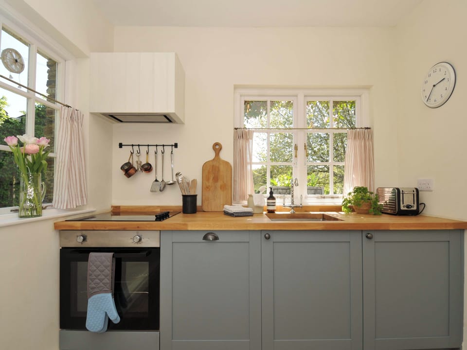 Cottage | Private kitchen | Fridge, microwave, dishwasher, toaster