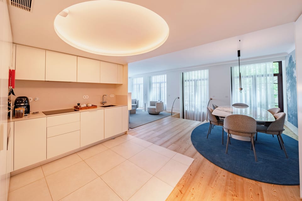 Luxury Apartment, 3 Bedrooms, City View | Living area
