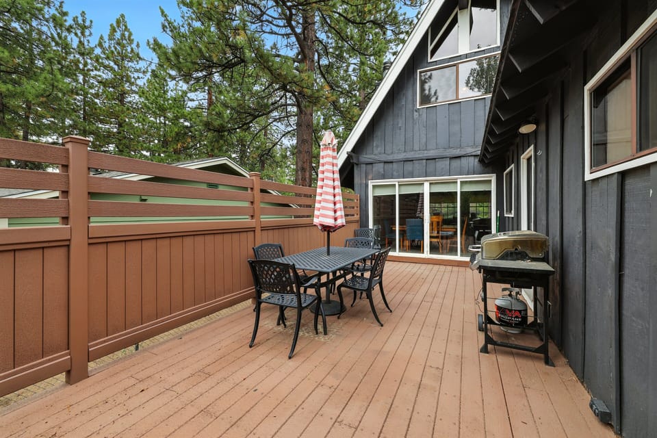 Cabin, 3 Bedrooms | Outdoor dining