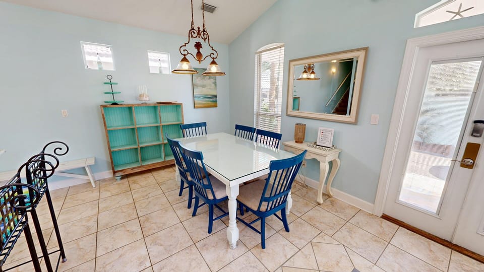House, 5 Bedrooms | Dining