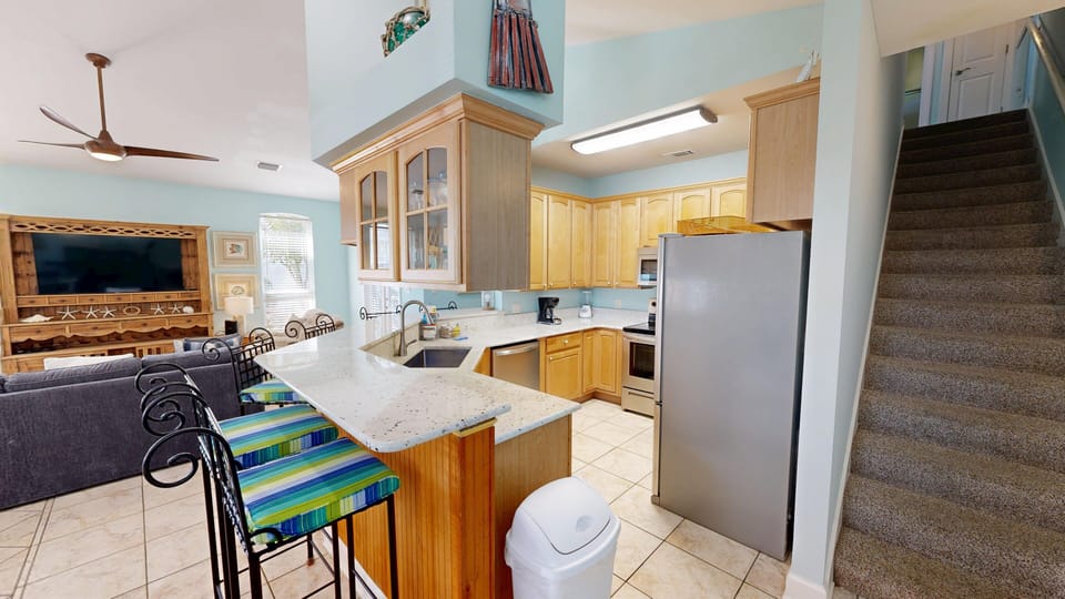 House, 5 Bedrooms | Private kitchen | Fridge, oven, coffee/tea maker, toaster