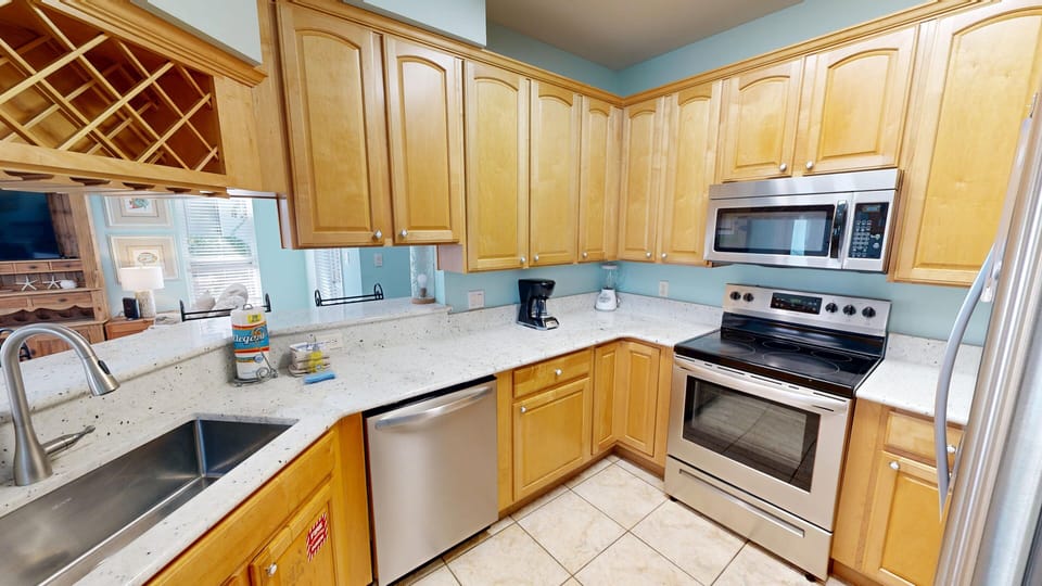 House, 5 Bedrooms | Private kitchen | Fridge, oven, coffee/tea maker, toaster
