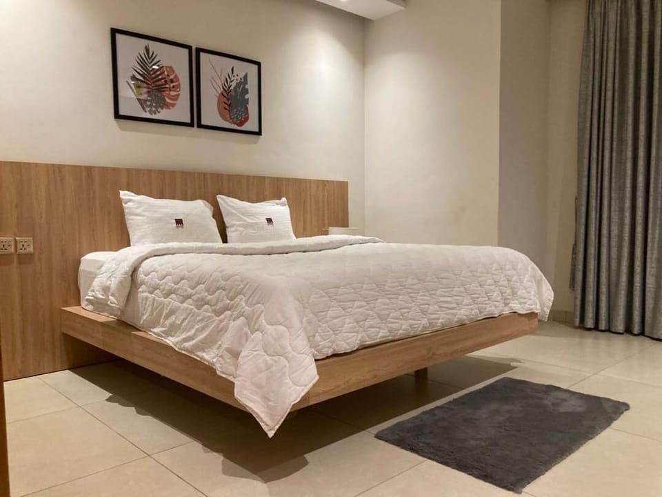 Iron/ironing board, WiFi (free)
