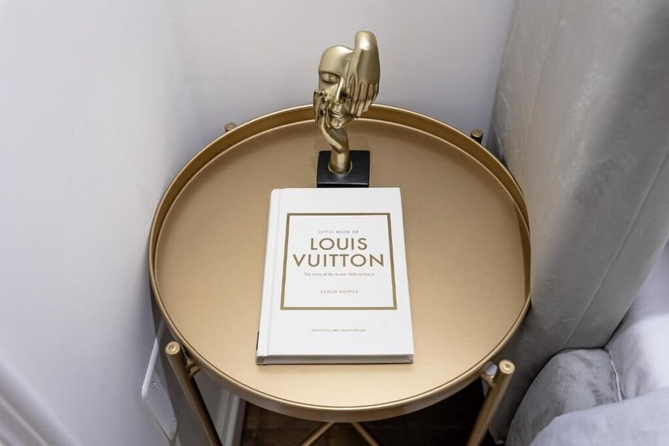 Junior Suite, 1 Queen Bed, Private Bathroom | Bathroom | Shower, free toiletries, hair dryer, towels