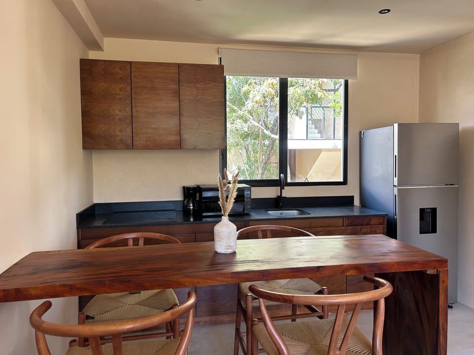 Comfort Apartment, Pets Allowed, Garden View | Dining room