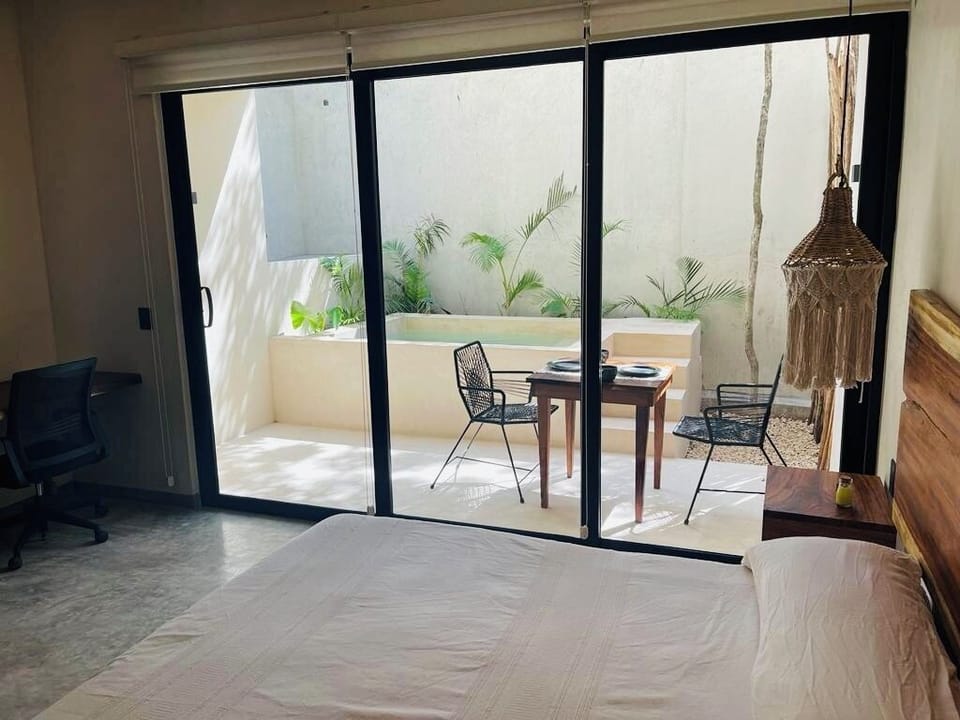 Comfort Apartment, 1 Queen Bed, Pets Allowed | Private spa tub