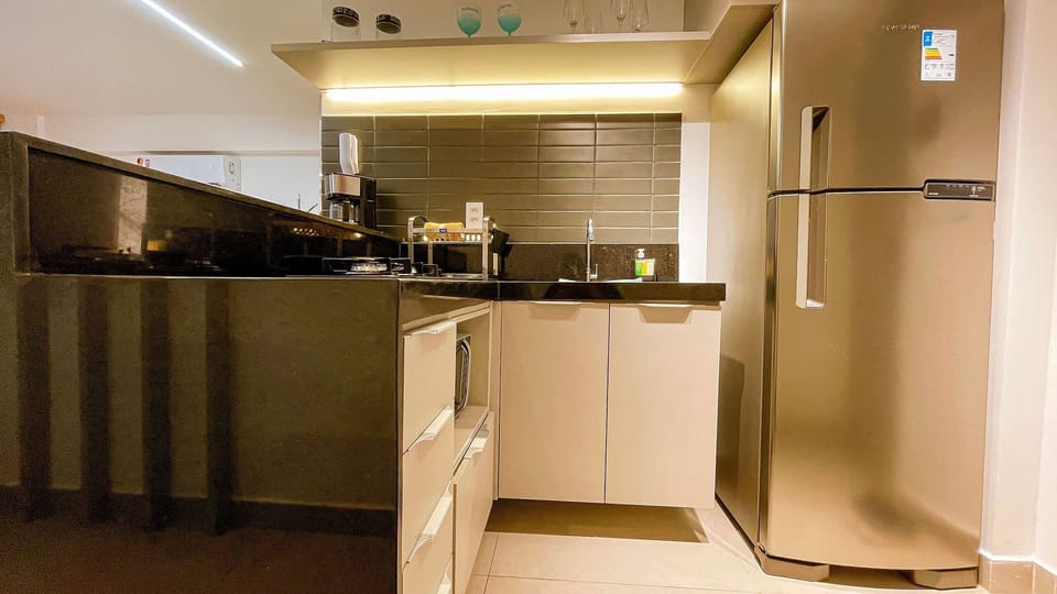 Classic Apartment | Private kitchen | Full-size fridge, microwave, cookware/dishes/utensils