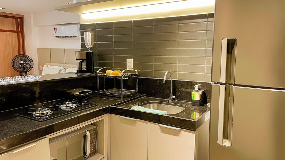 Classic Apartment | Private kitchen | Full-size fridge, microwave, cookware/dishes/utensils