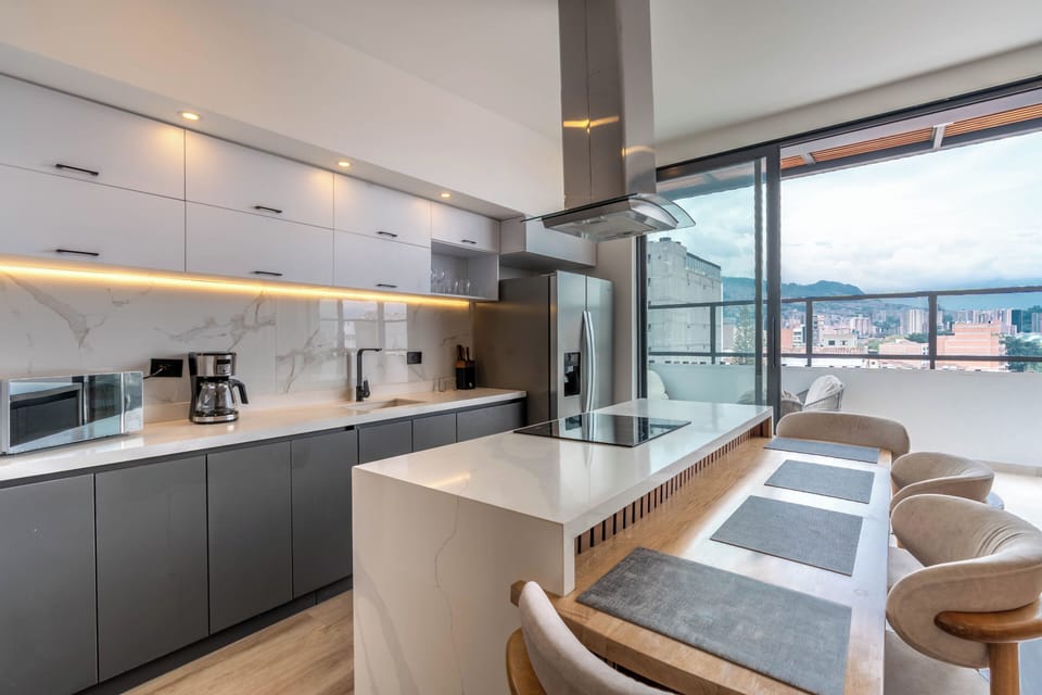 Exclusive Suite, City View | Private kitchen