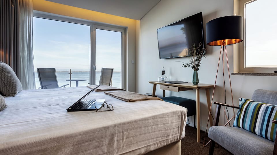 Superior Double or Twin Room, Terrace | Minibar, in-room safe, blackout drapes, soundproofing