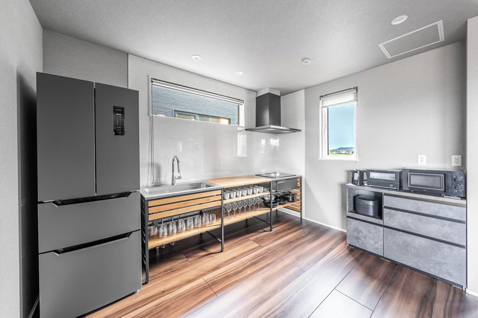 Microwave, stovetop, electric kettle, toaster