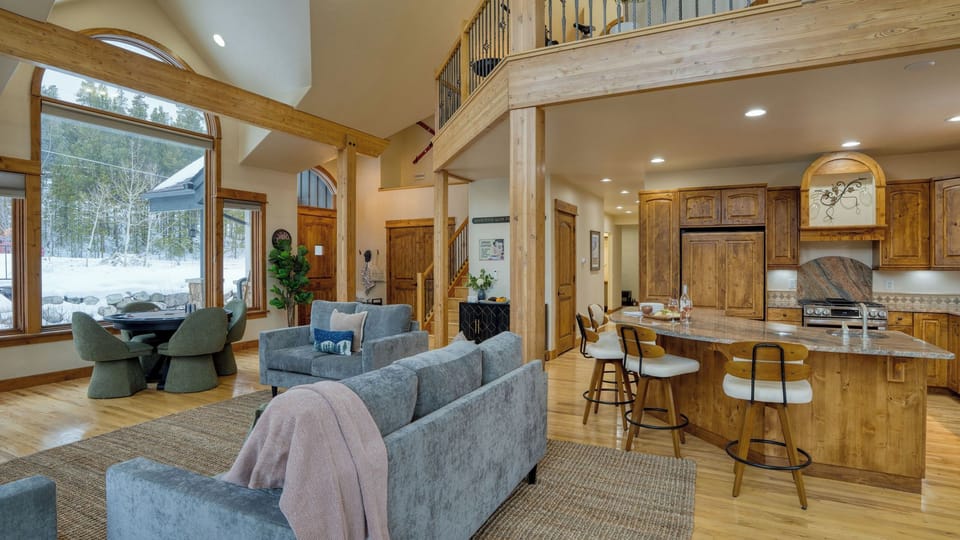 House (6 Bedrooms) | Interior