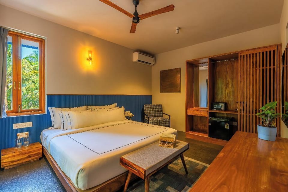 Premium Double Room | In-room safe, soundproofing, iron/ironing board, WiFi (free)