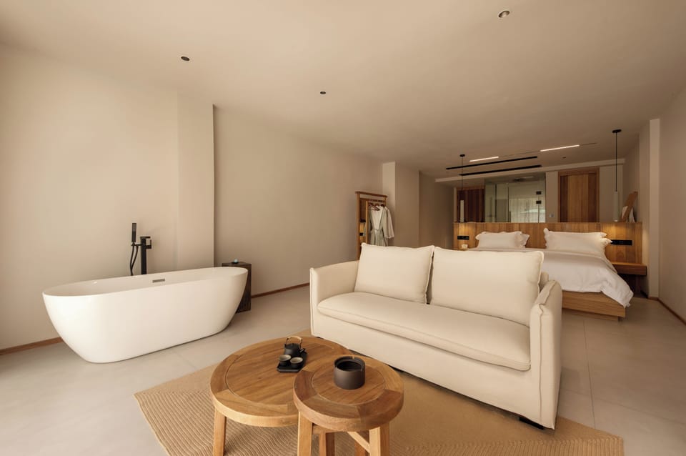 Superior Double Room | Desk, soundproofing, WiFi (free)