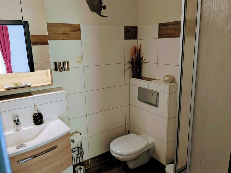 Classic Double or Twin Room, Multiple Beds, Non Smoking | Bathroom | Shower, hair dryer, towels, soap