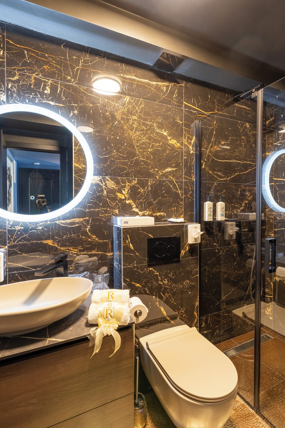 Deluxe Double Room, Balcony, Sea View | Bathroom | Shower, free toiletries, slippers, towels