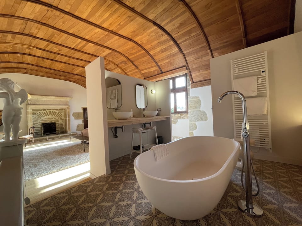 Deluxe Double Room, Park View | Bathroom | Bathrobes, slippers