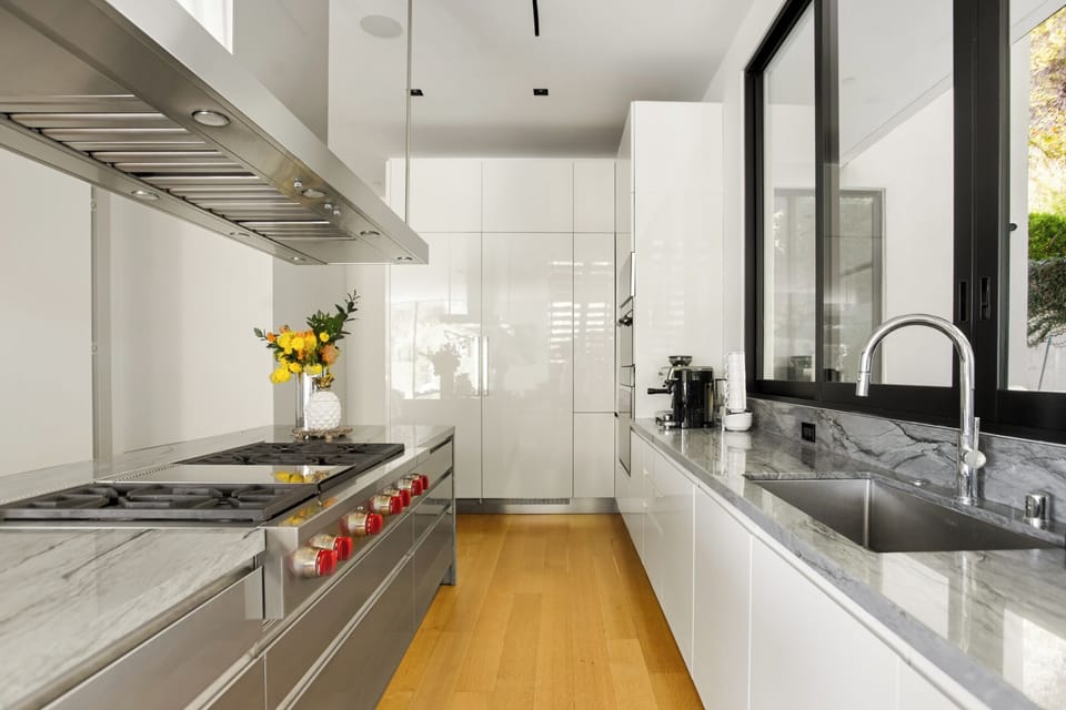 Luxury Villa, Multiple Beds, Pool Access, Mountain View (Belfast Estate) | Private kitchen | Coffee/tea maker