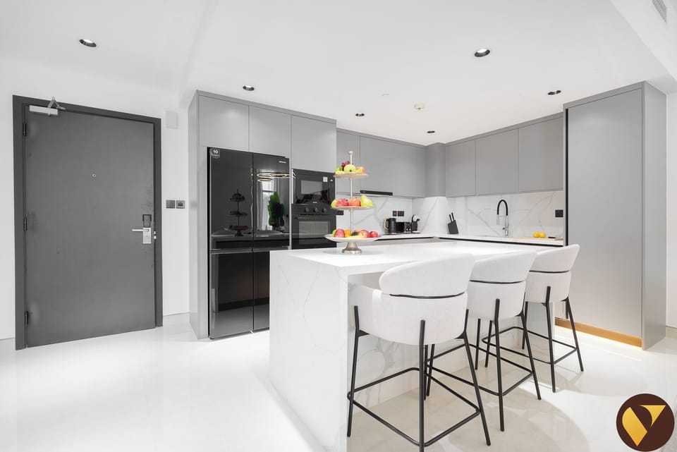 Luxury Apartment, Balcony, Marina View | Private kitchen | Microwave, oven, stovetop, cookware/dishes/utensils