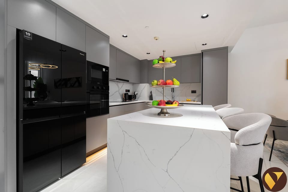 Luxury Apartment, Balcony, Marina View | Private kitchen | Microwave, oven, stovetop, cookware/dishes/utensils