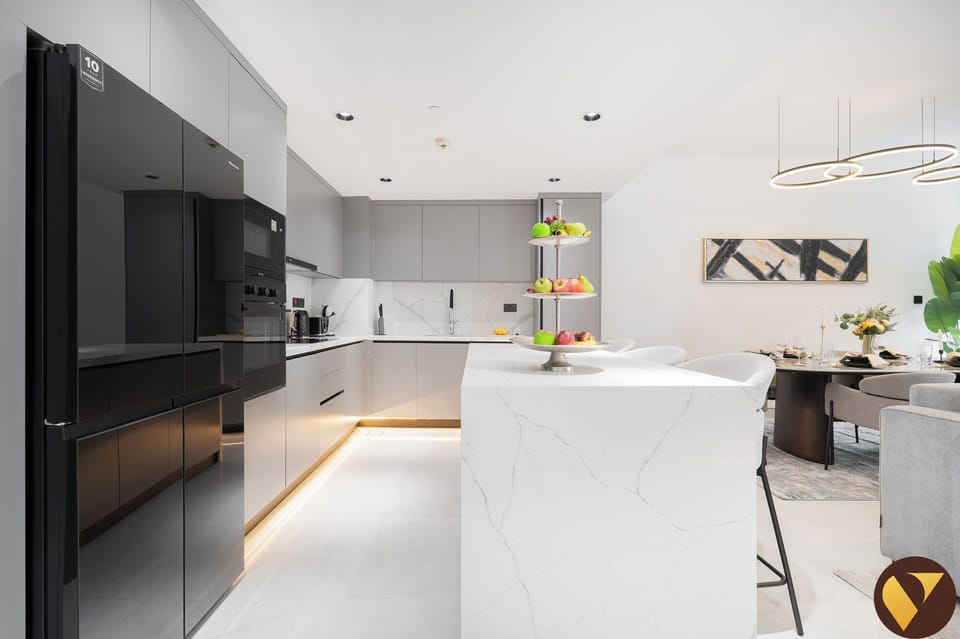 Luxury Apartment, Balcony, Marina View | Private kitchen | Microwave, oven, stovetop, cookware/dishes/utensils