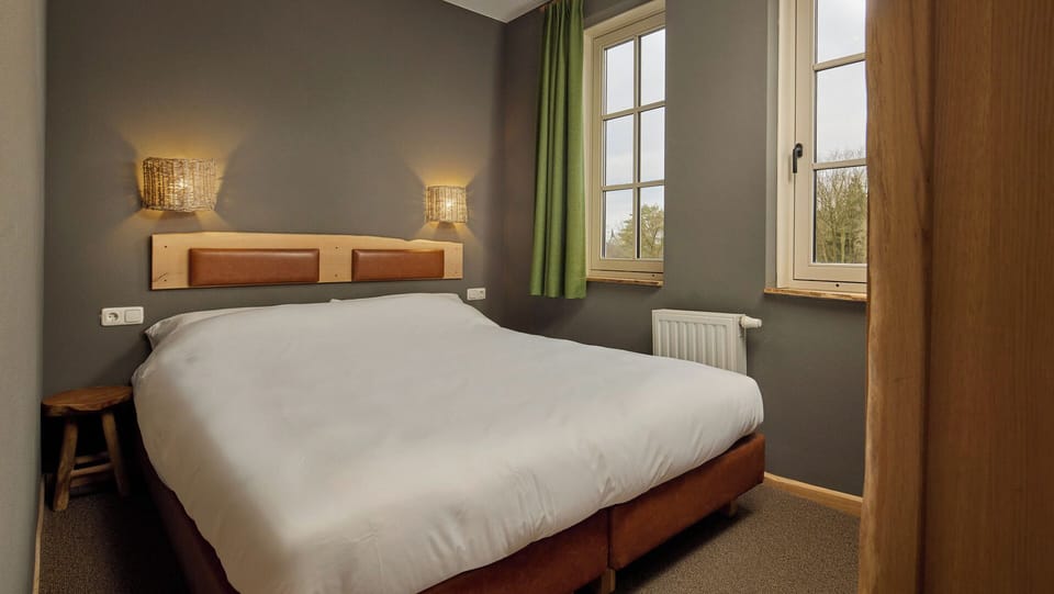 Comfort Room 6-persons (with unlimited amusement park access) | WiFi (free), bed sheets