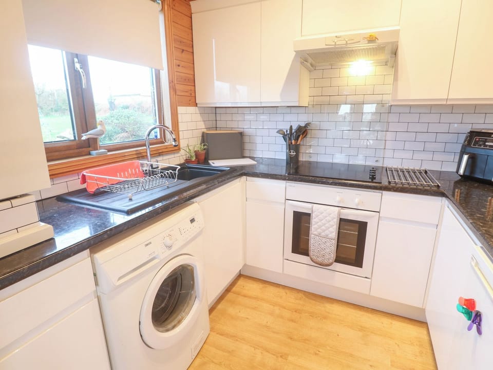 Cottage | Private kitchen | Cookware/dishes/utensils