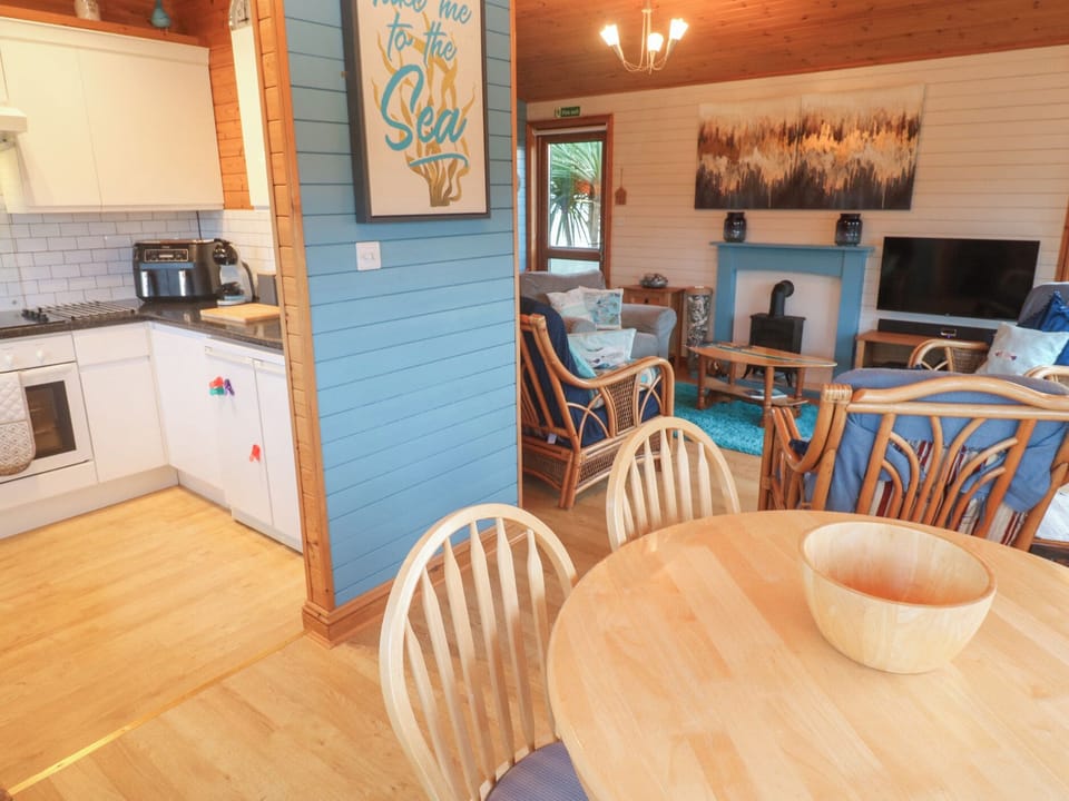 Cottage | Dining