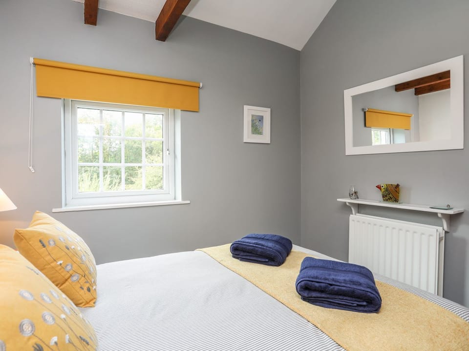 2 bedrooms, individually decorated, individually furnished, free WiFi